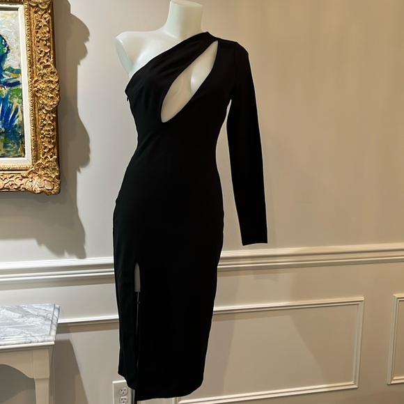 Hours Dresses & Skirts - Hours black one shoulder cocktail dress